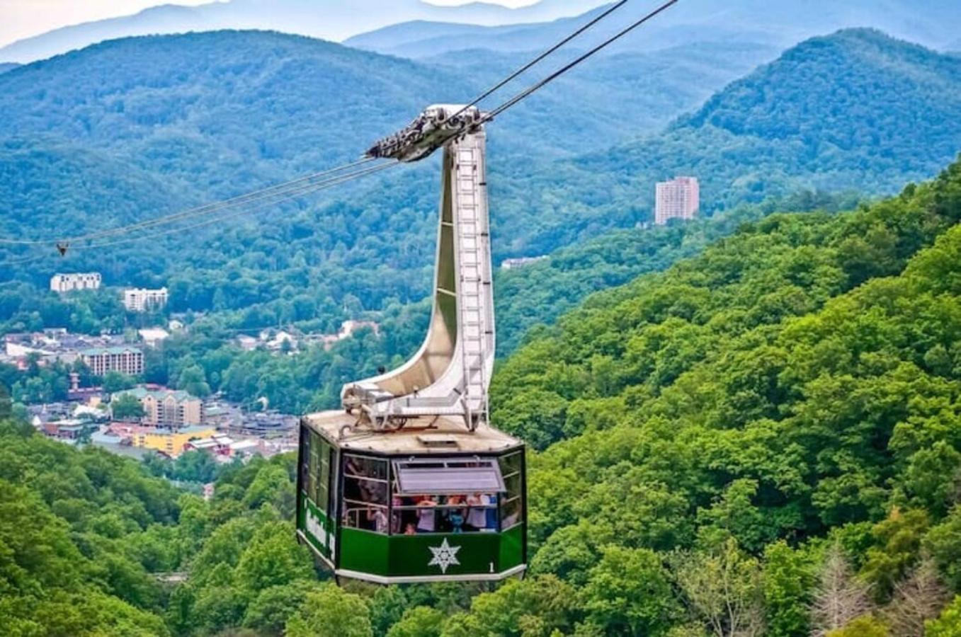 Luxurious Condo, Pool, Fireplace, Hiking Gatlinburg Eksteriør billede